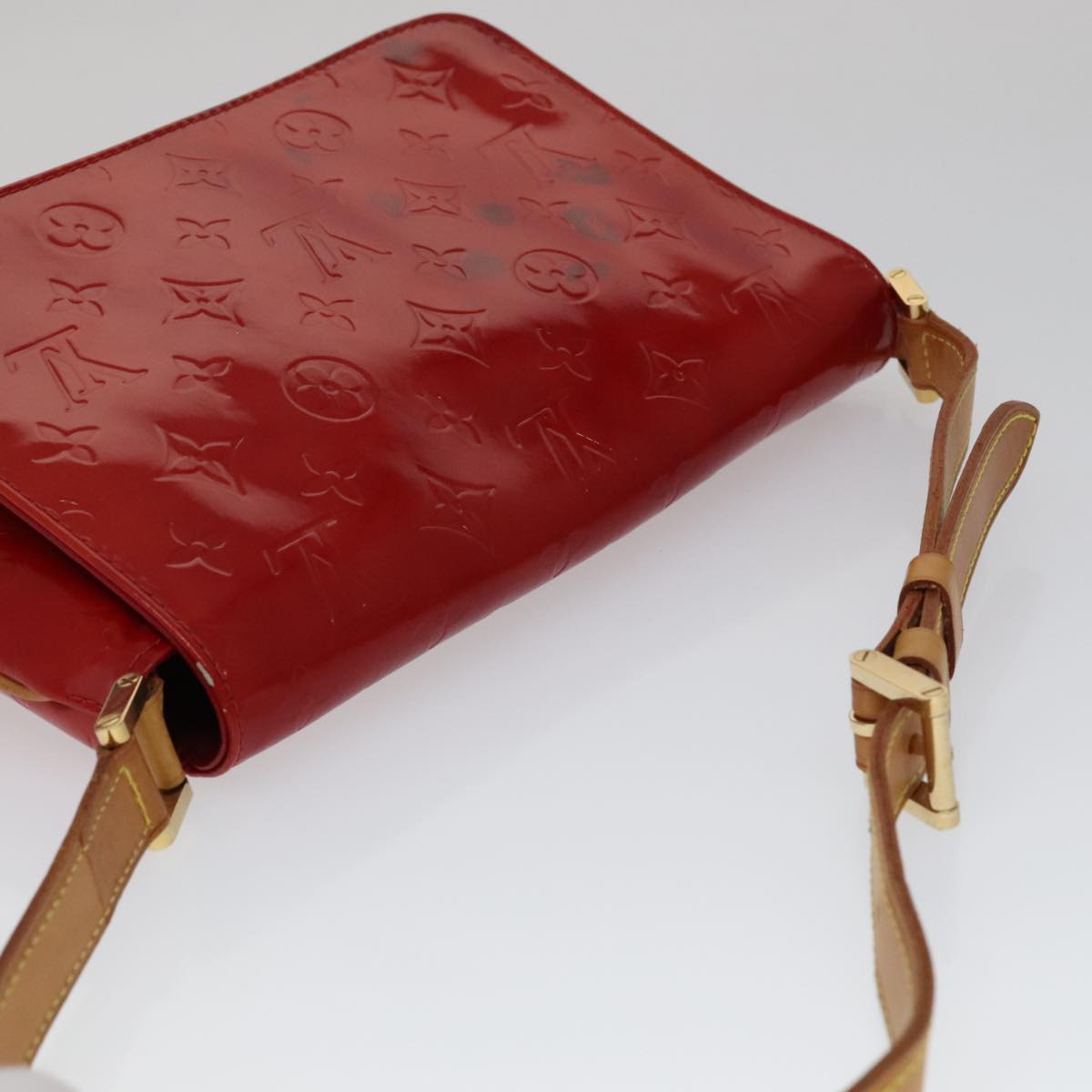 Louis Vuitton Red Patent Leather Shoulder Bag (Pre-Owned)
