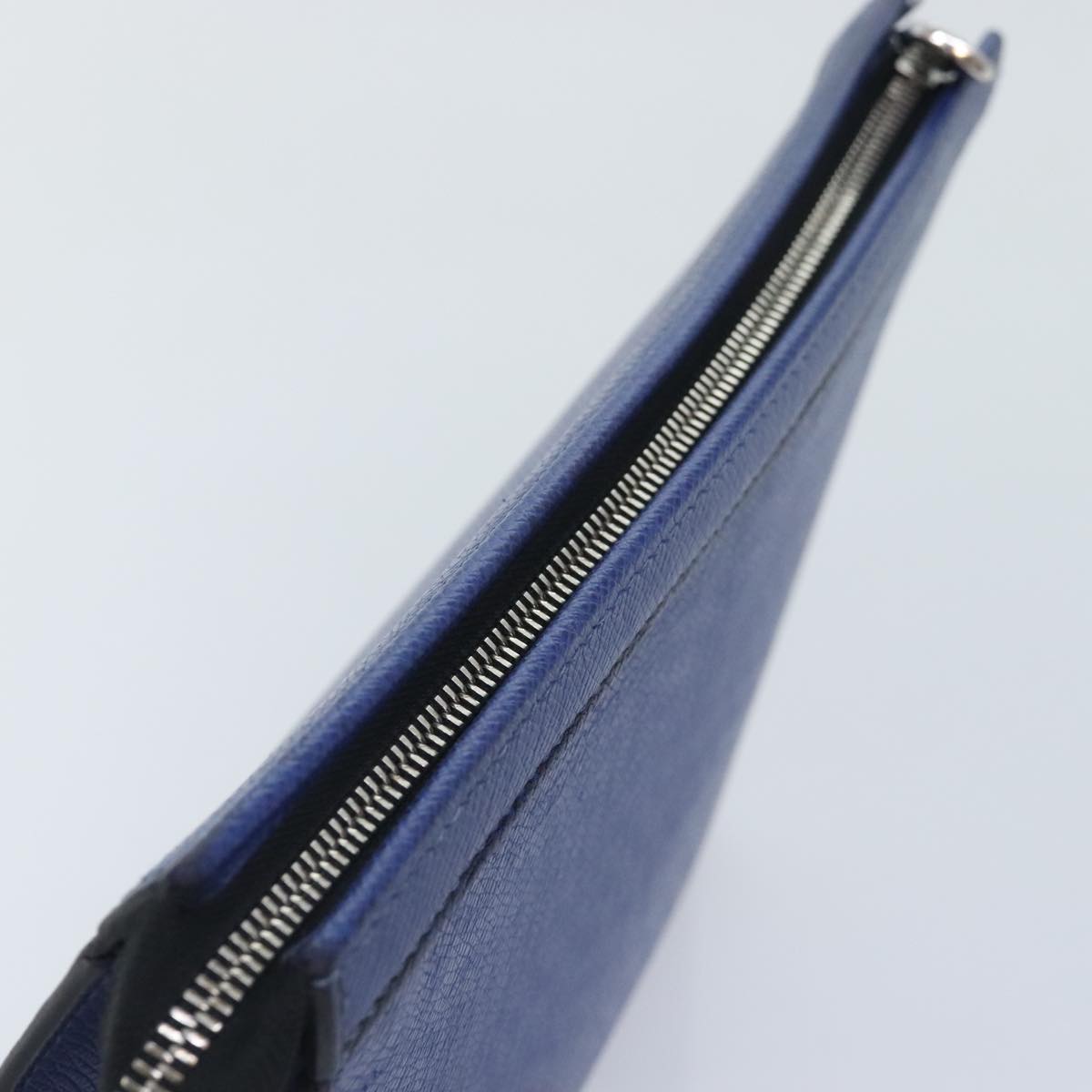 Louis Vuitton Pochette Voyage Blue Leather Clutch Bag (Pre-Owned)