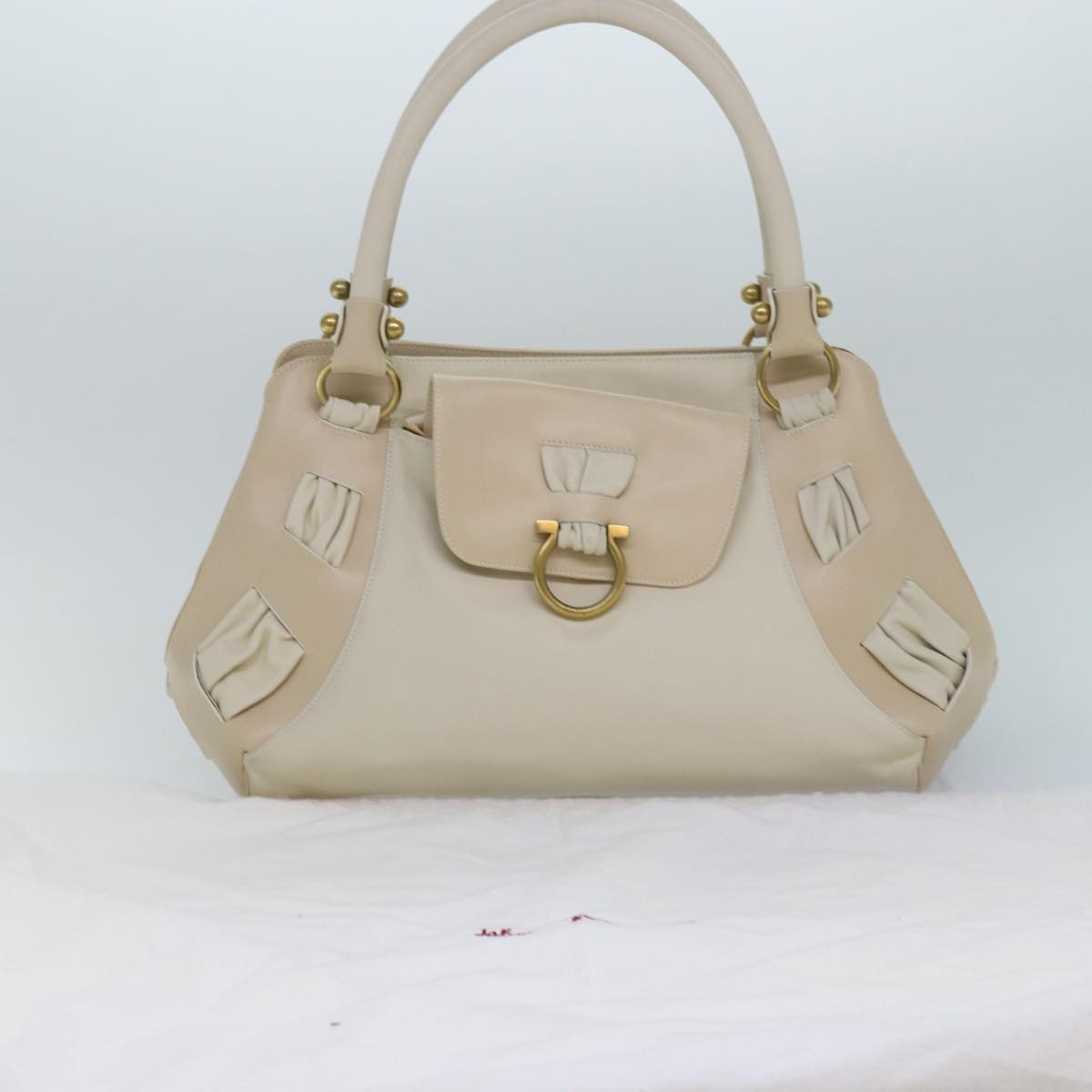 Salvatore Ferragamo Gancini Beige Leather Shoulder Bag (Pre-Owned)