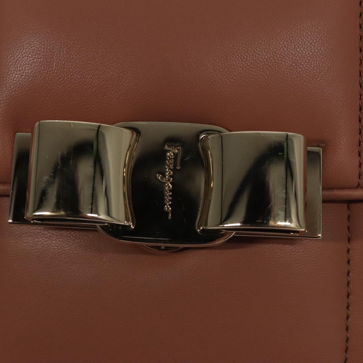 Salvatore Ferragamo Vara Brown Leather Shoulder Bag (Pre-Owned)