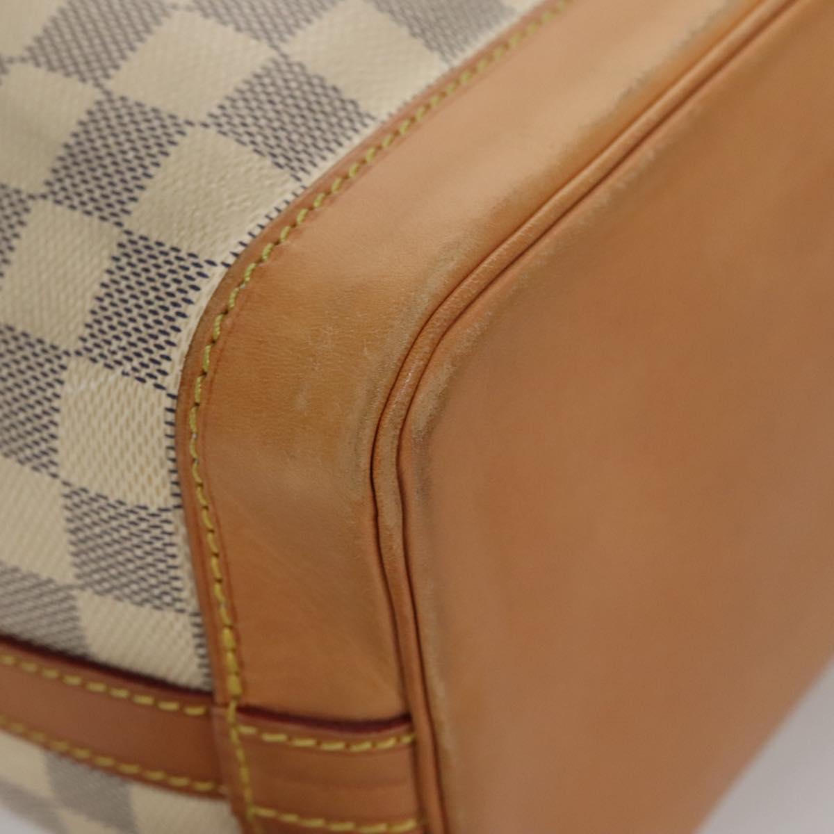 Louis Vuitton Noé White Canvas Shoulder Bag (Pre-Owned)
