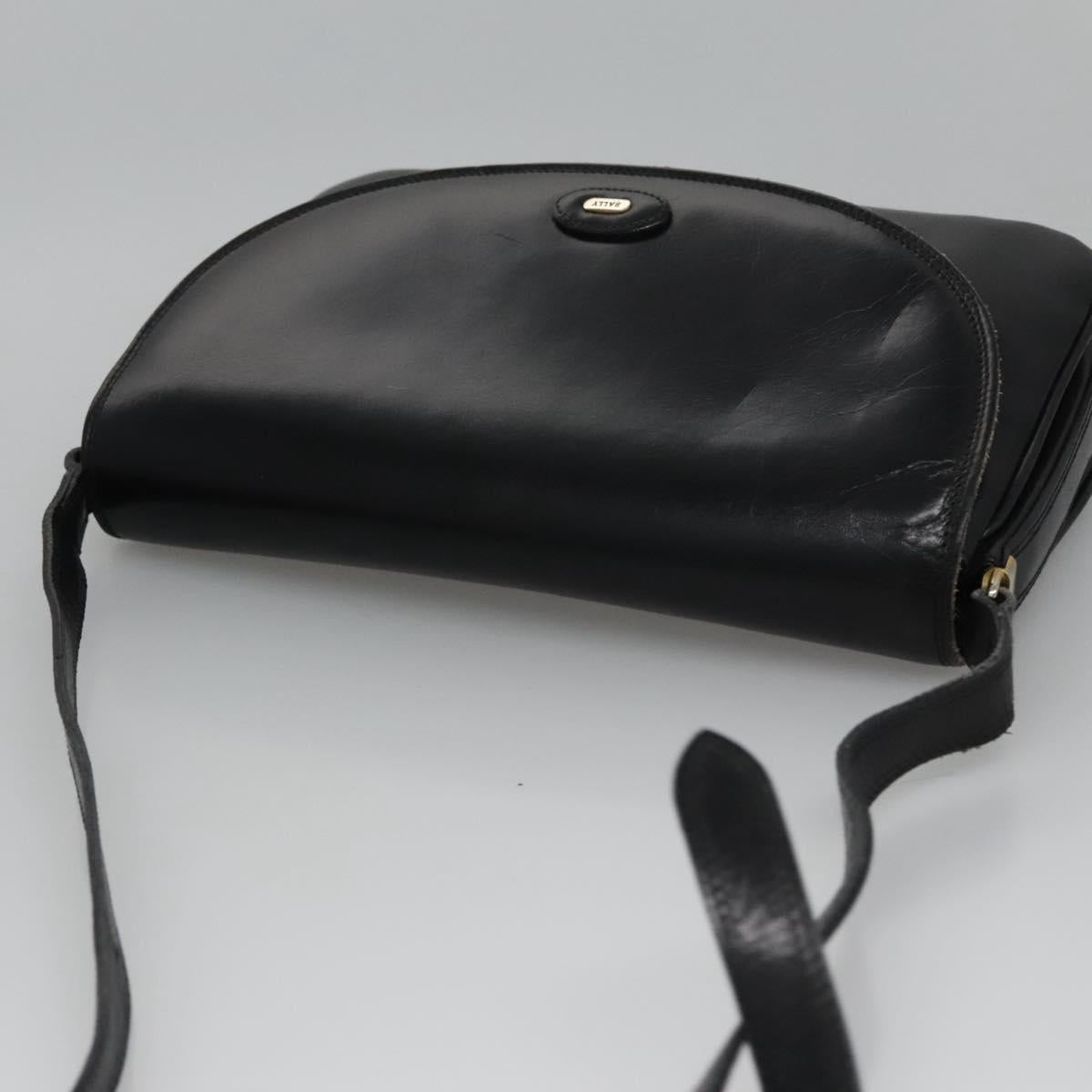 Bally Black Leather Shoulder Bag (Pre-Owned)