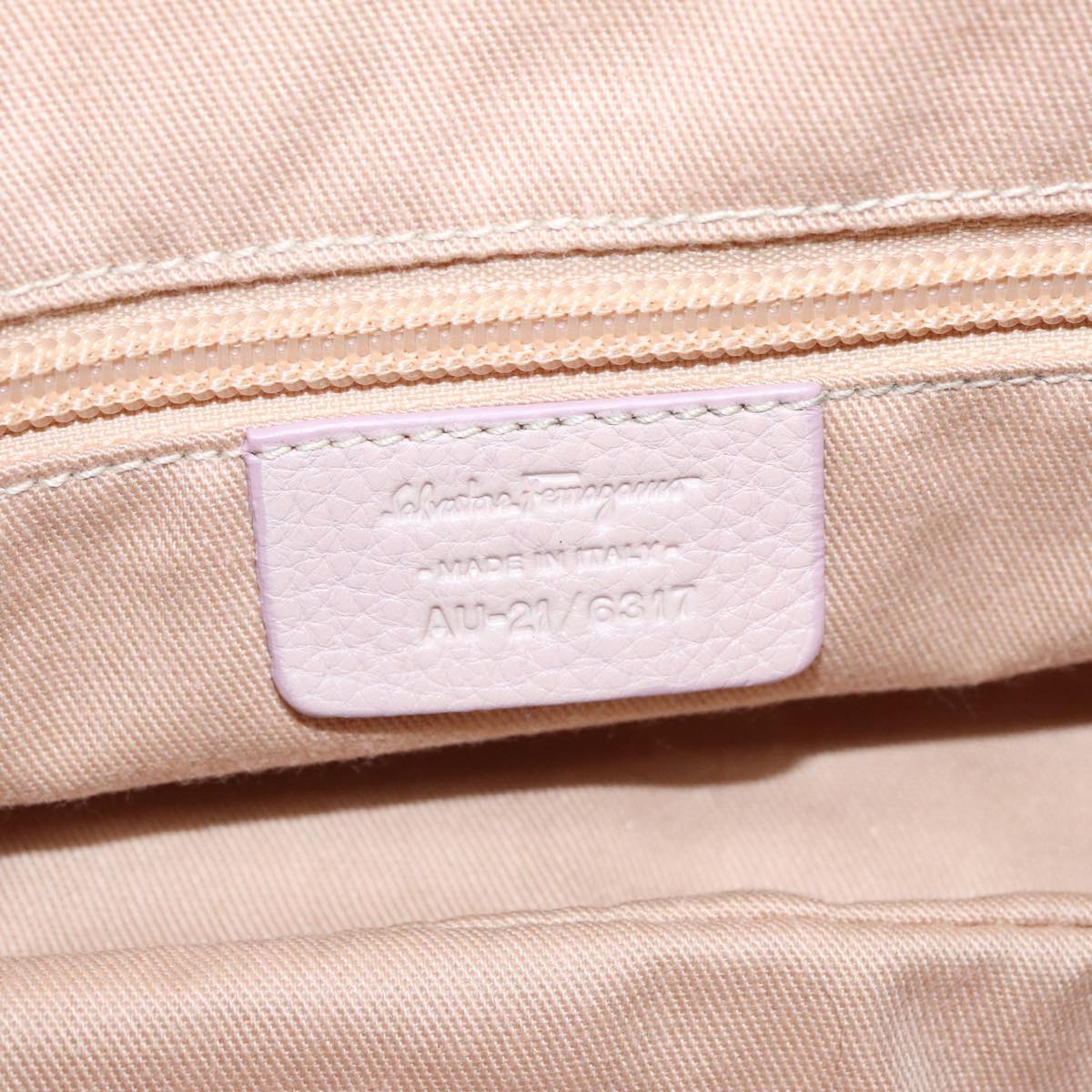 Salvatore Ferragamo Gancini Beige Leather Handbag (Pre-Owned)