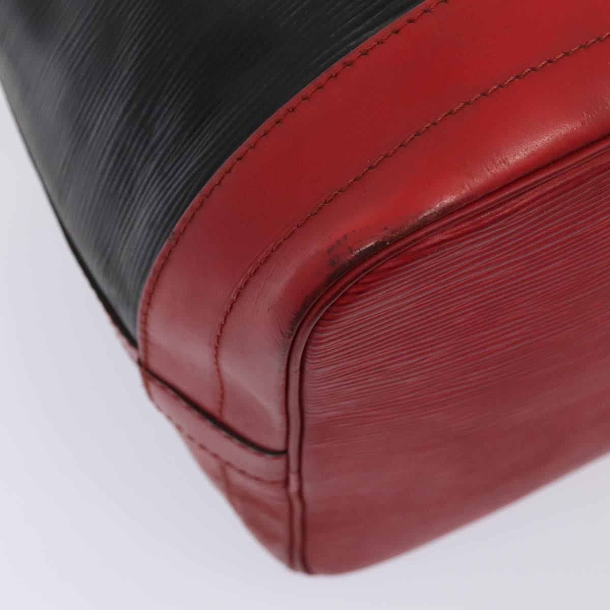 Louis Vuitton Noe Black Leather Shoulder Bag (Pre-Owned)