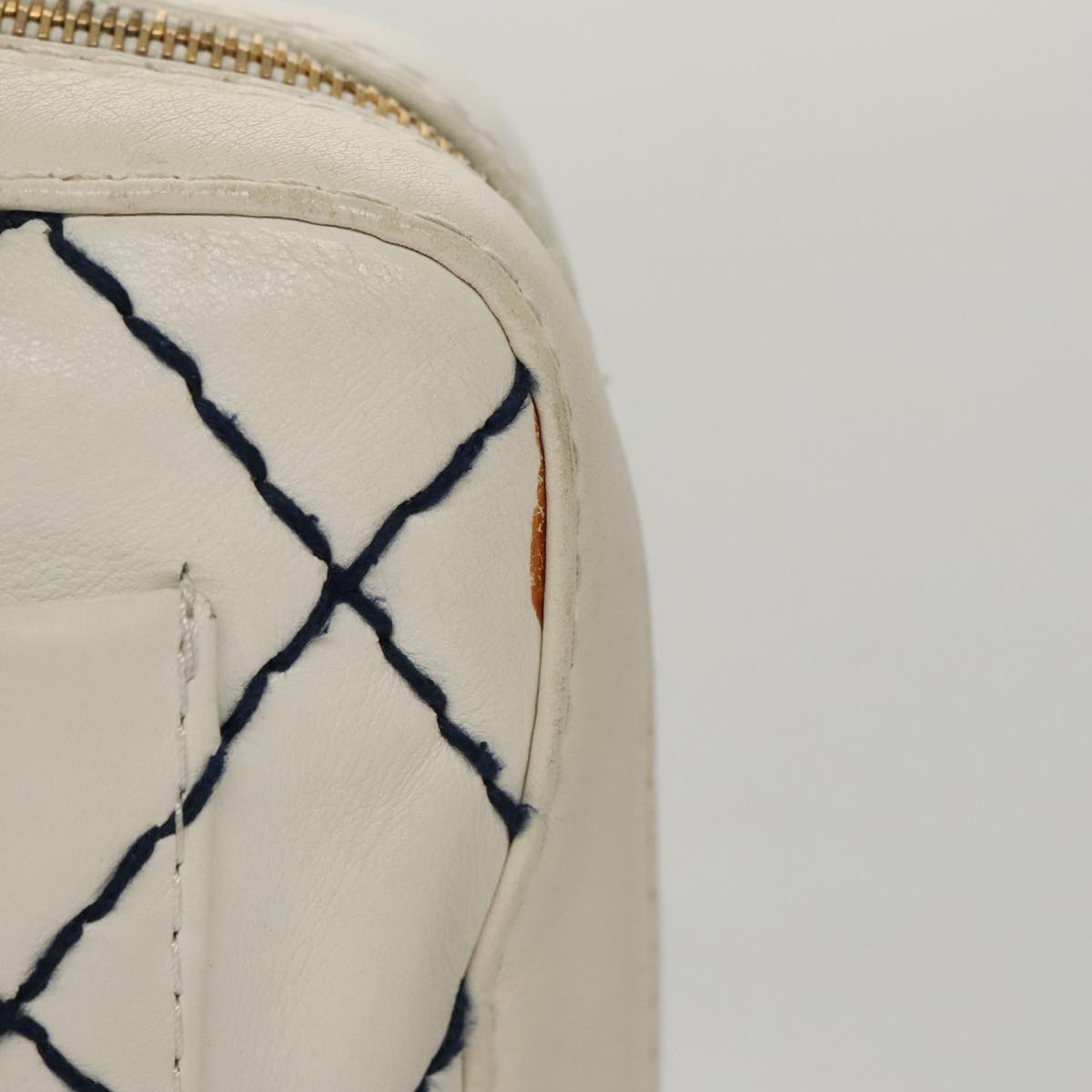 Chanel Wild Stitch White Leather Handbag (Pre-Owned)