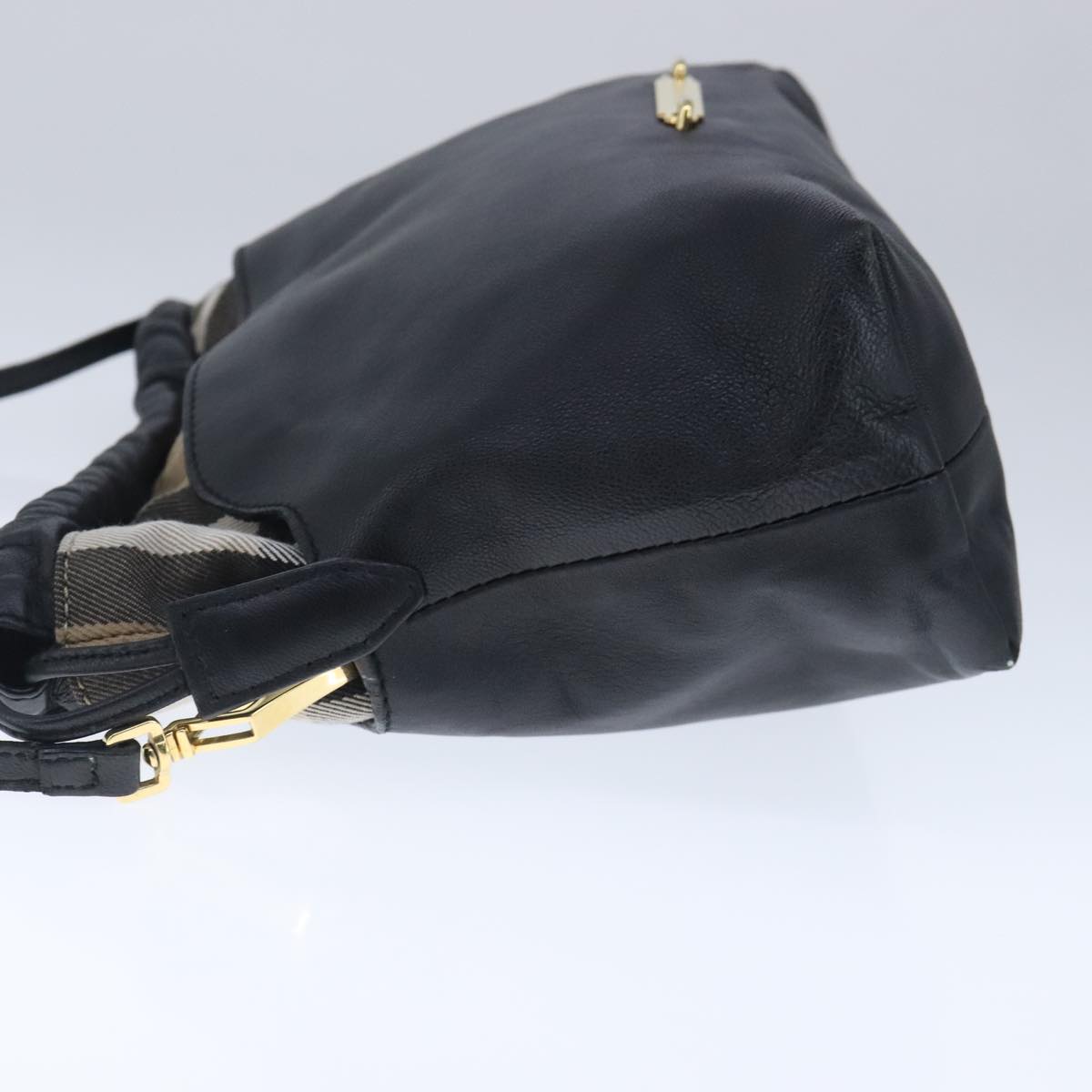 Burberry Black Leather Shoulder Bag (Pre-Owned)