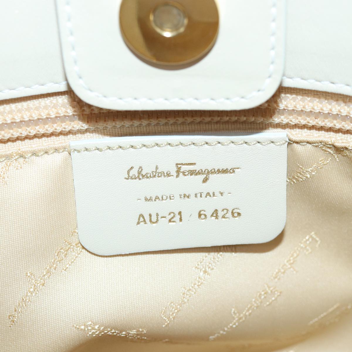 Salvatore Ferragamo Gancini Beige Leather Shoulder Bag (Pre-Owned)