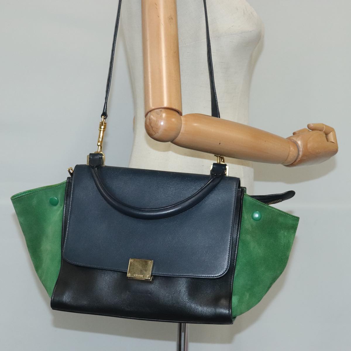 Céline Trapèze Green Suede Handbag (Pre-Owned)