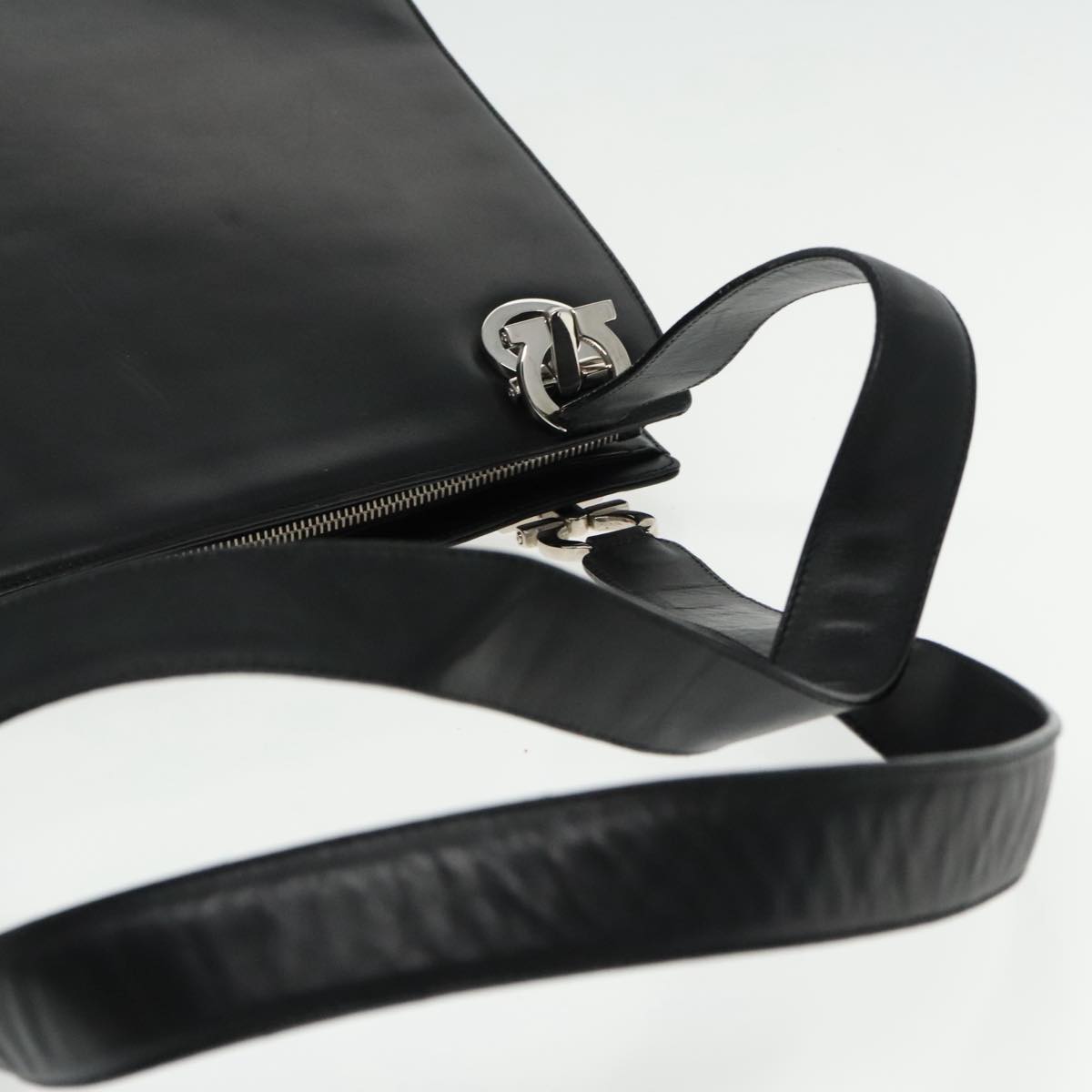 Salvatore Ferragamo Gancini Black Leather Shoulder Bag (Pre-Owned)