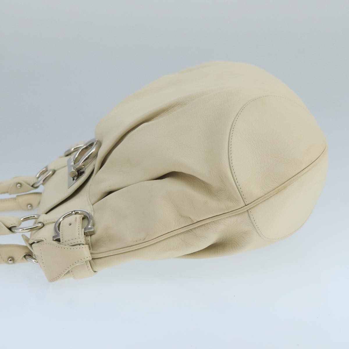 Salvatore Ferragamo Gancini White Leather Handbag (Pre-Owned)