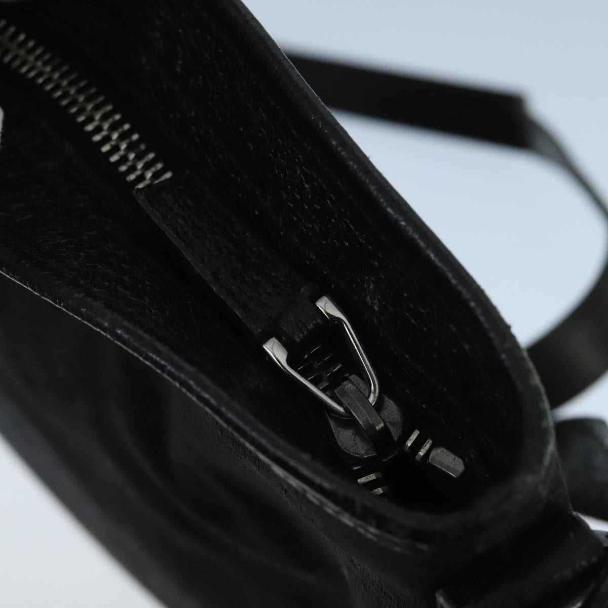 Gucci Black Canvas Shoulder Bag (Pre-Owned)