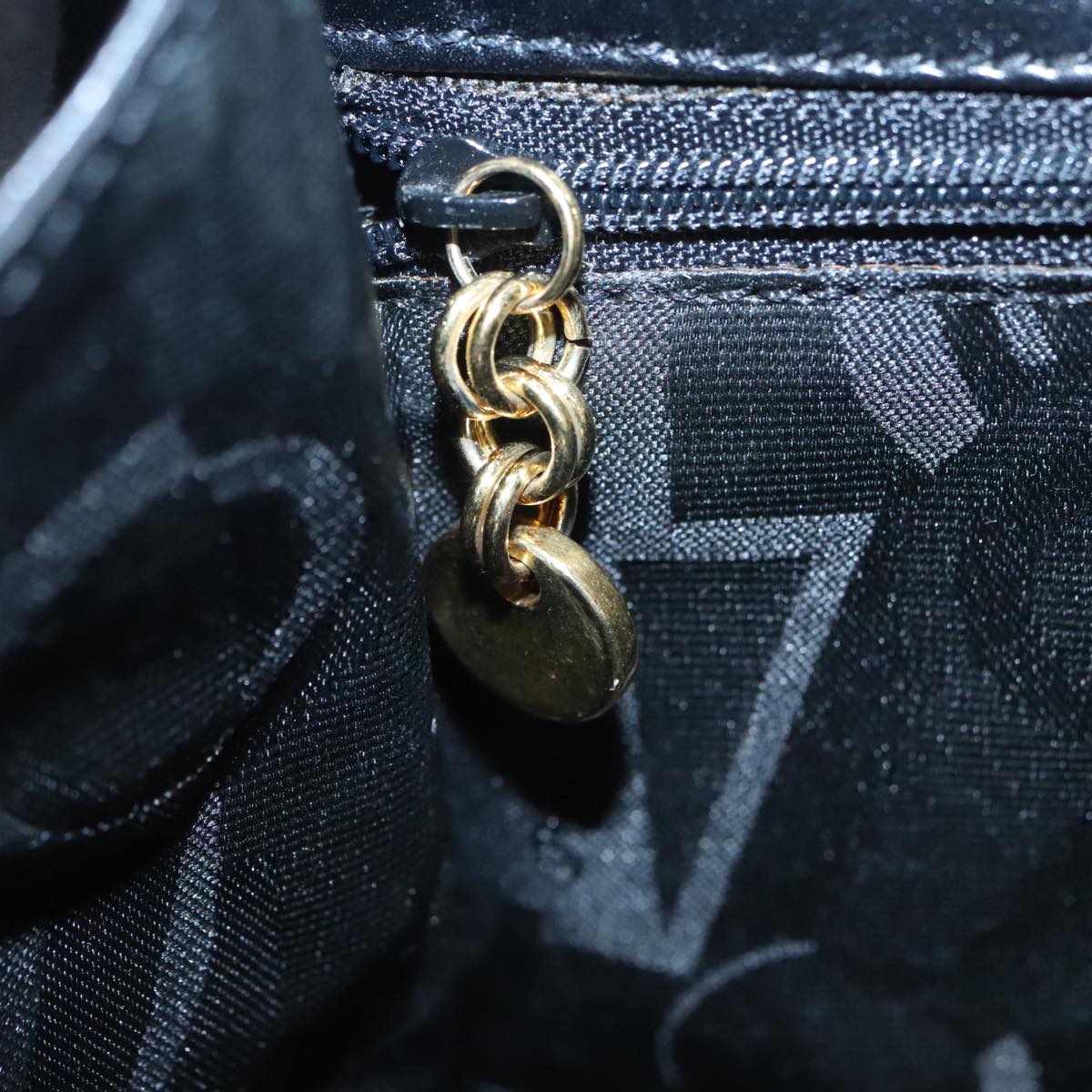 Salvatore Ferragamo Gancini Black Leather Handbag (Pre-Owned)
