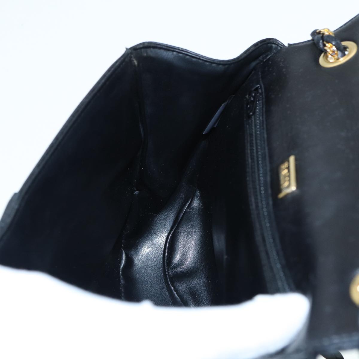 Bally Black Leather Shoulder Bag (Pre-Owned)
