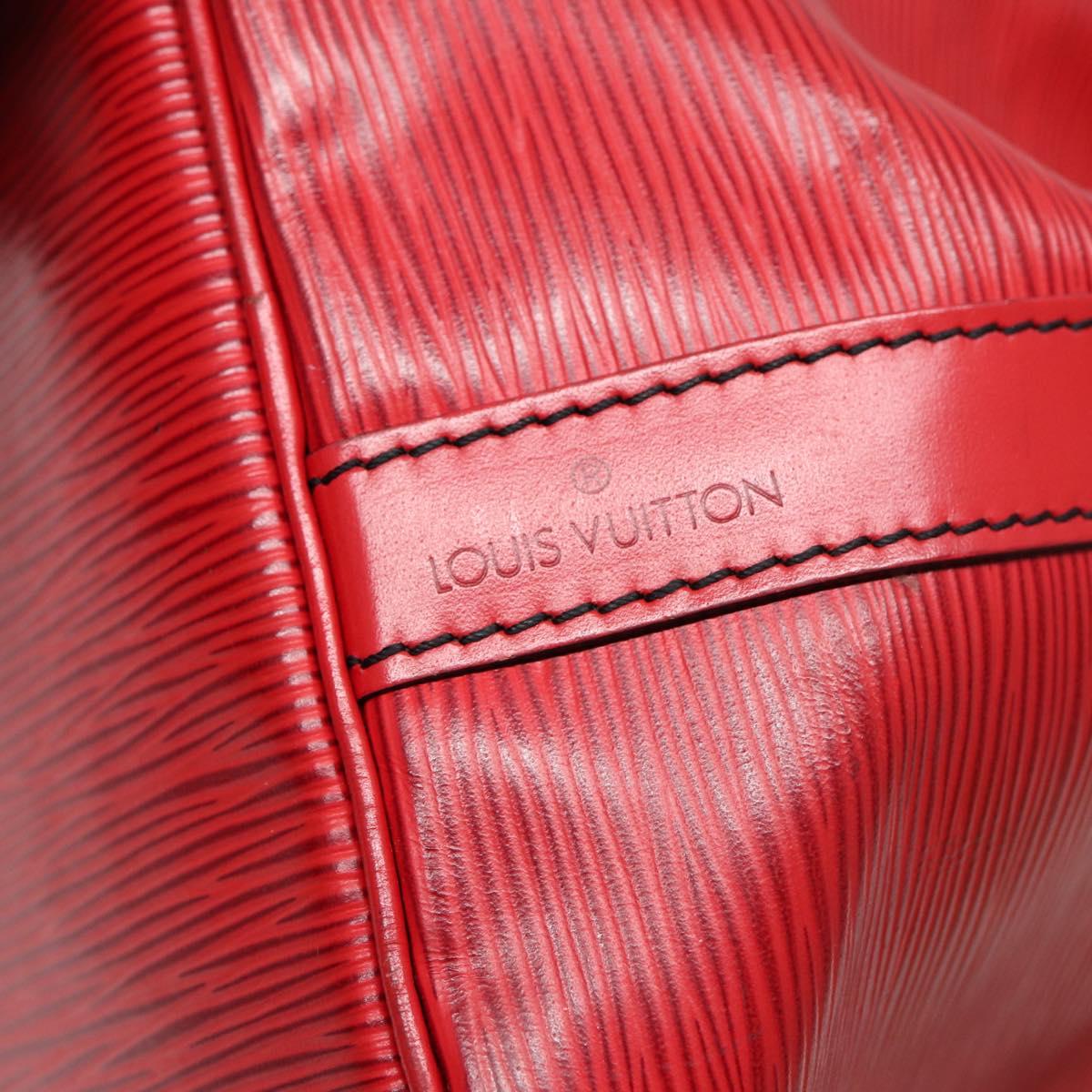 Louis Vuitton Noé Red Leather Shoulder Bag (Pre-Owned)