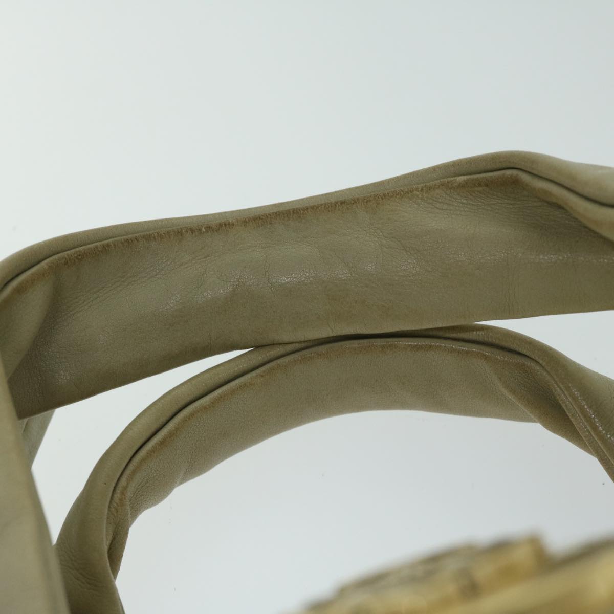Gucci Gg Canvas Beige Canvas Handbag (Pre-Owned)