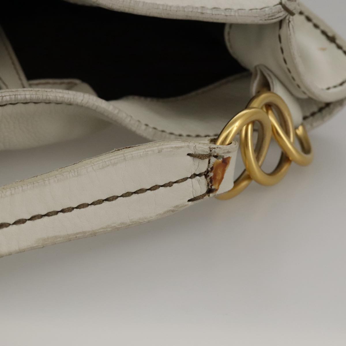 Miu Miu White Leather Shoulder Bag (Pre-Owned)