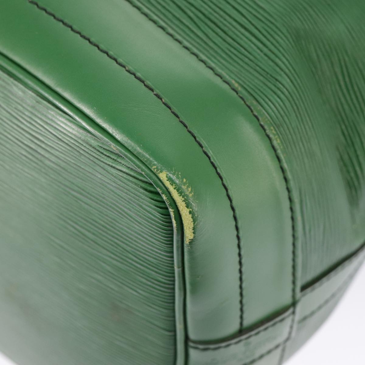 Louis Vuitton Noé Green Leather Shoulder Bag (Pre-Owned)