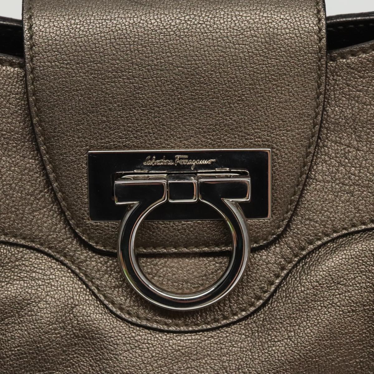 Salvatore Ferragamo Gancini Silver Leather Shopper Bag (Pre-Owned)