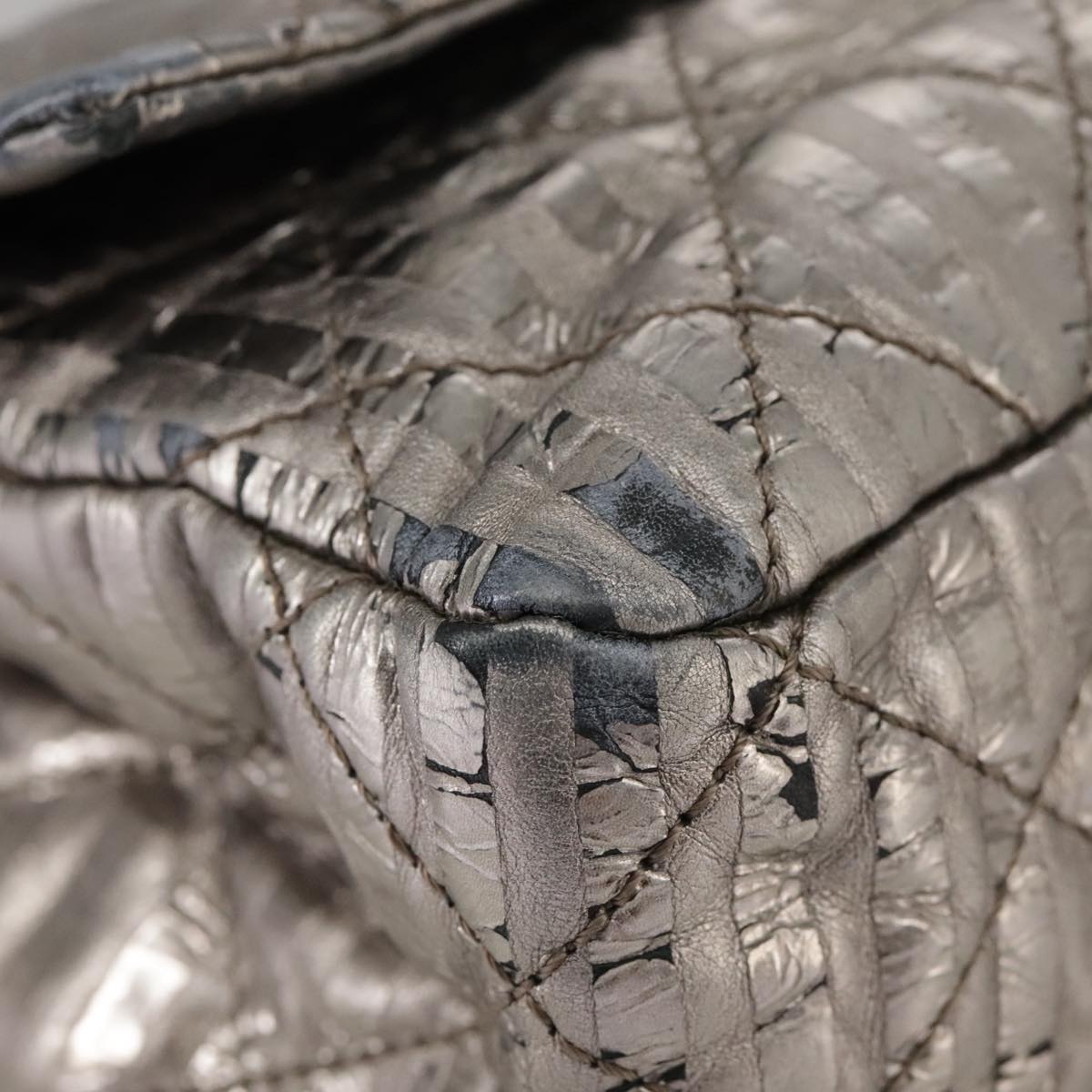 Chanel 2,55 Silver Leather Shoulder Bag (Pre-Owned)
