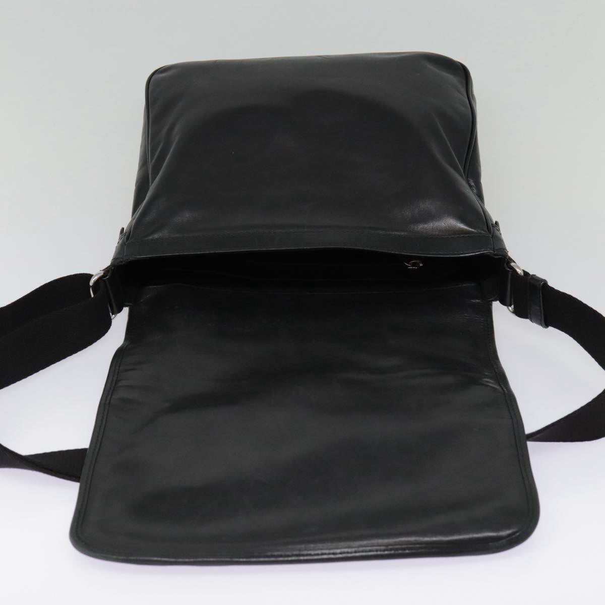 Bally Black Leather Shoulder Bag (Pre-Owned)