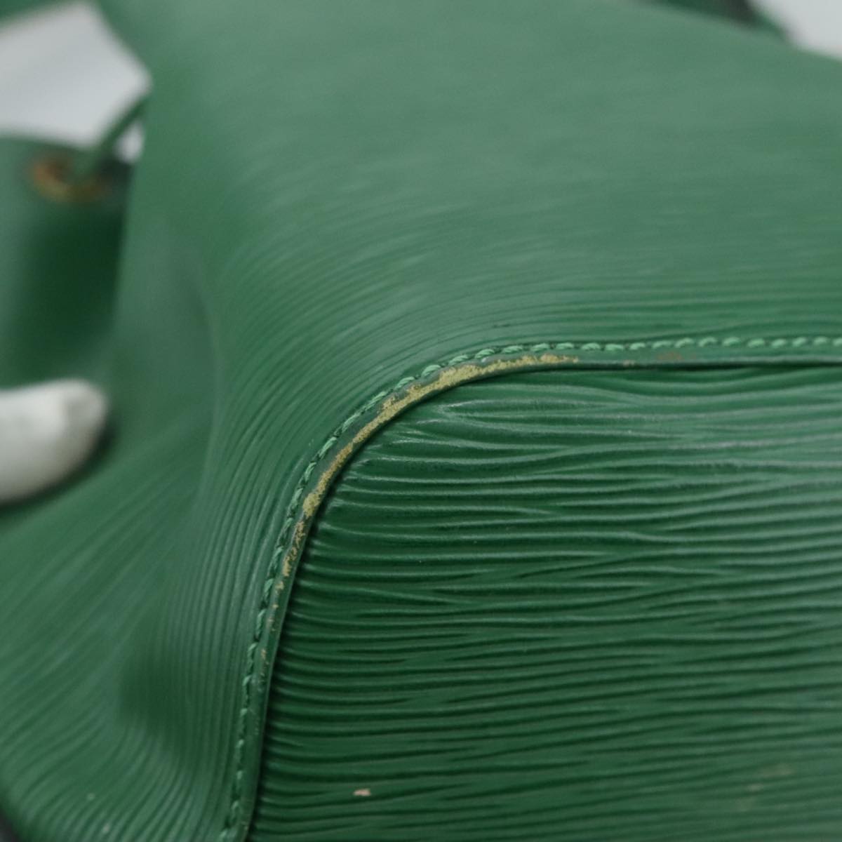 Louis Vuitton Noé Green Leather Shoulder Bag (Pre-Owned)