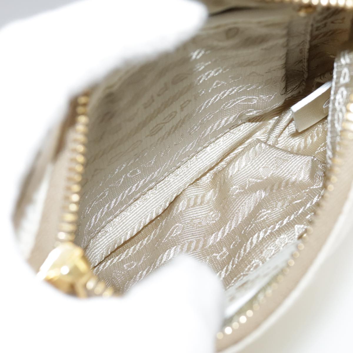 Prada Tessuto White Synthetic Shoulder Bag (Pre-Owned)