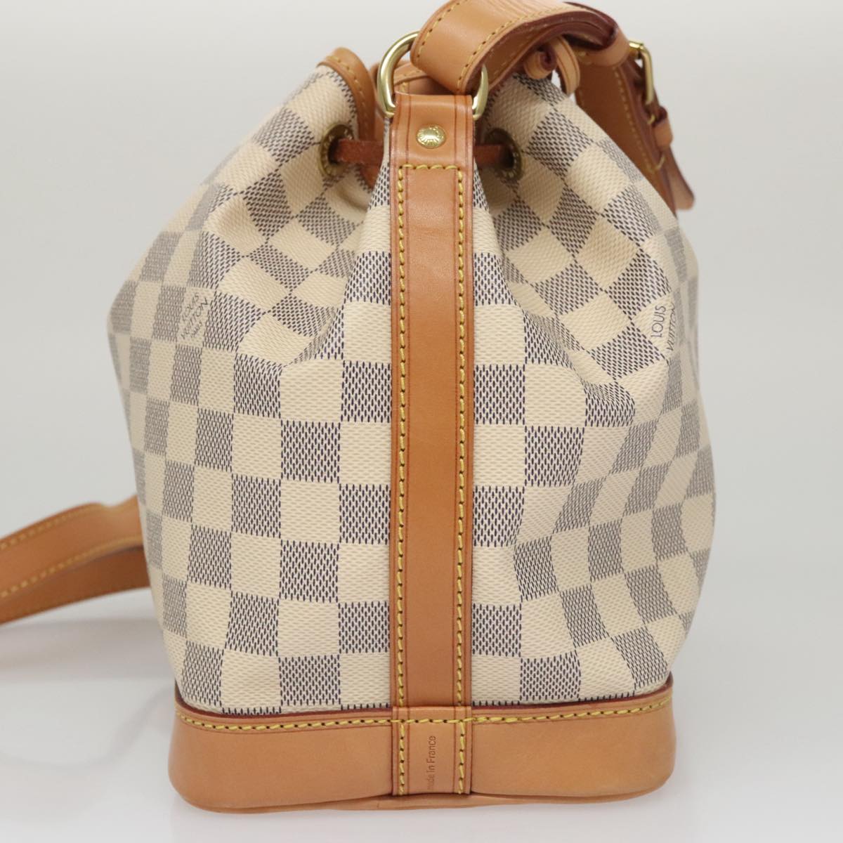 Louis Vuitton Noé Bb White Canvas Shoulder Bag (Pre-Owned)