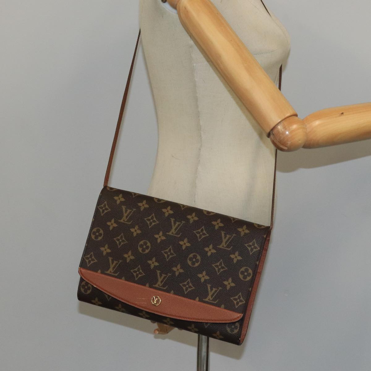 Louis Vuitton Bordeaux Brown Canvas Shoulder Bag (Pre-Owned)