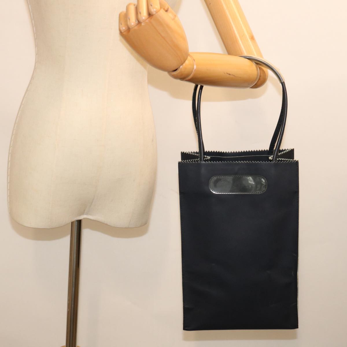 Chanel Navy Leather Handbag (Pre-Owned)