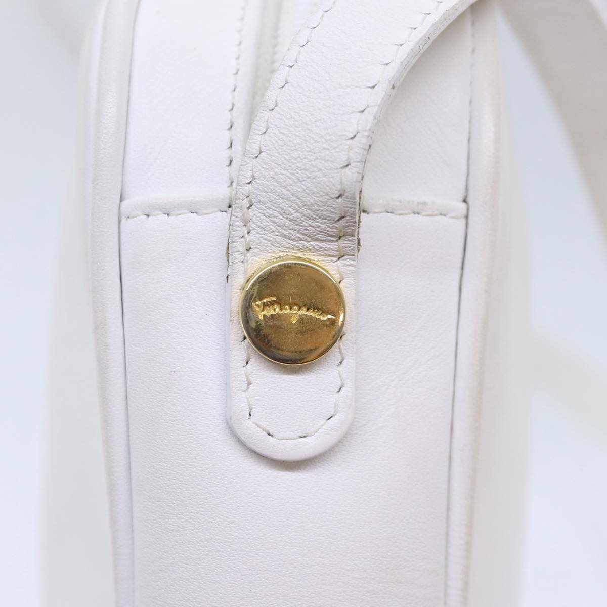 Salvatore Ferragamo White Leather Shoulder Bag (Pre-Owned)