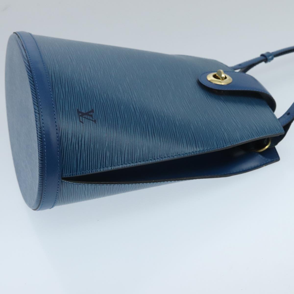 Louis Vuitton Cluny Blue Leather Shoulder Bag (Pre-Owned)