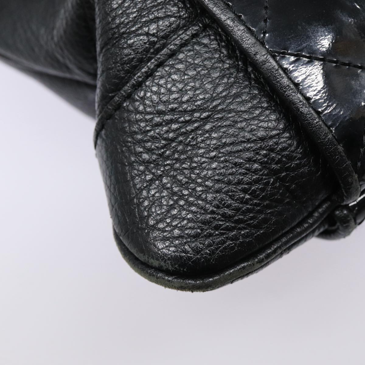 Burberry Black Leather Shoulder Bag (Pre-Owned)