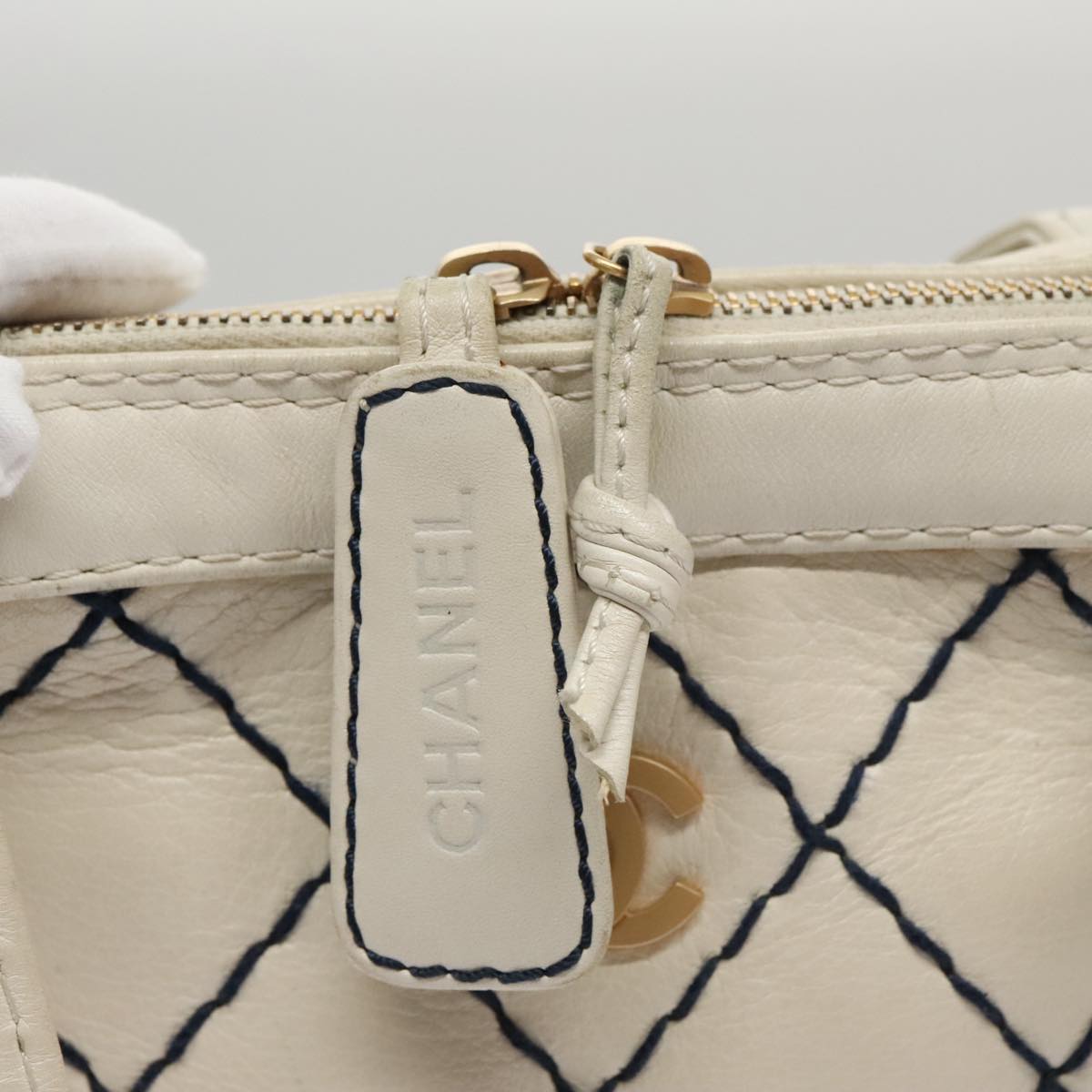 Chanel Wild Stitch White Leather Handbag (Pre-Owned)