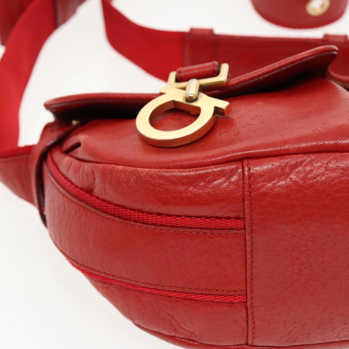 Salvatore Ferragamo Red Leather Shoulder Bag (Pre-Owned)