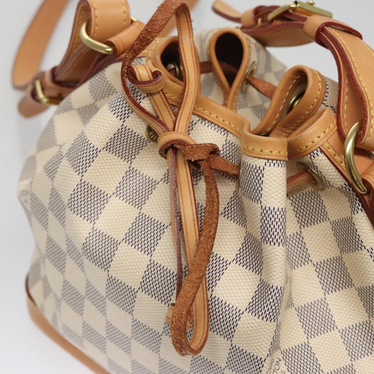 Louis Vuitton Noé Bb White Canvas Shoulder Bag (Pre-Owned)