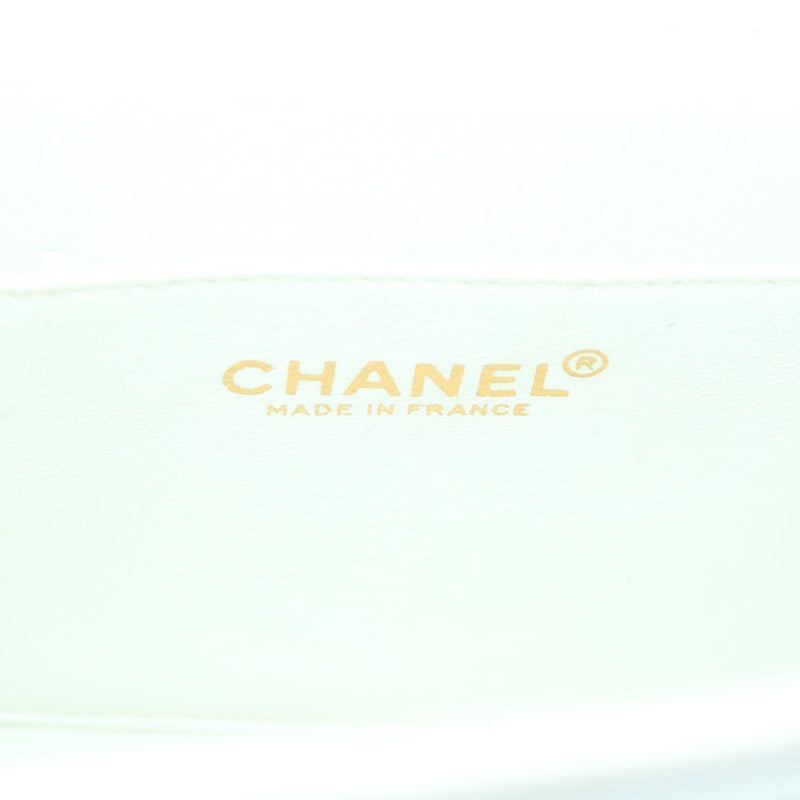 Chanel Flap Bag White Leather Shoulder Bag (Pre-Owned)