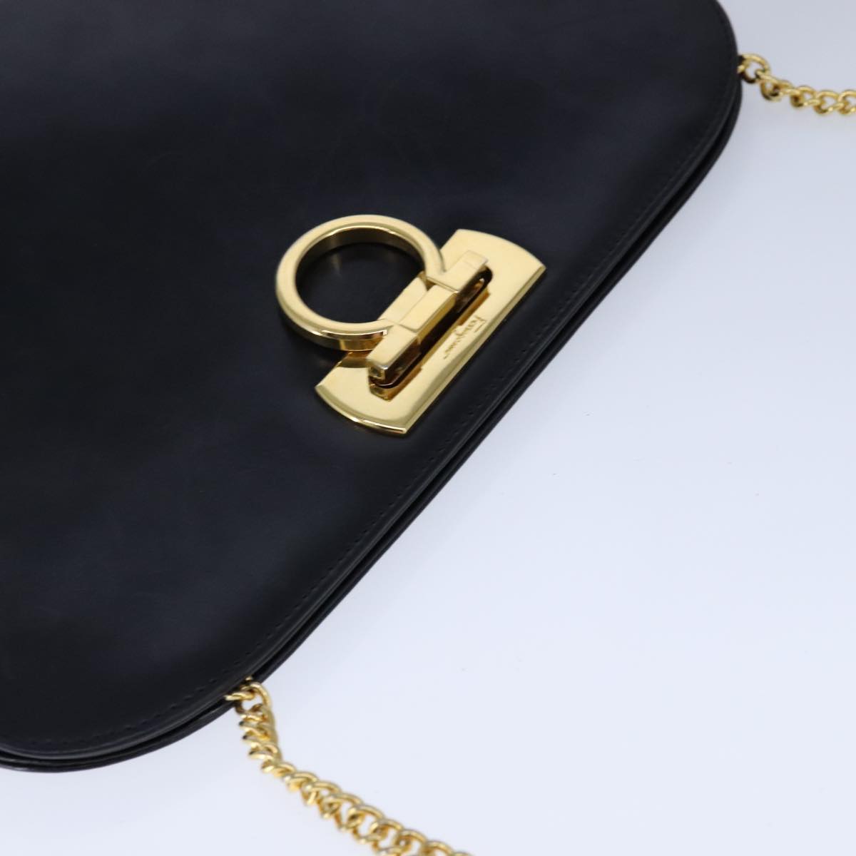 Salvatore Ferragamo Gancini Black Leather Shoulder Bag (Pre-Owned)