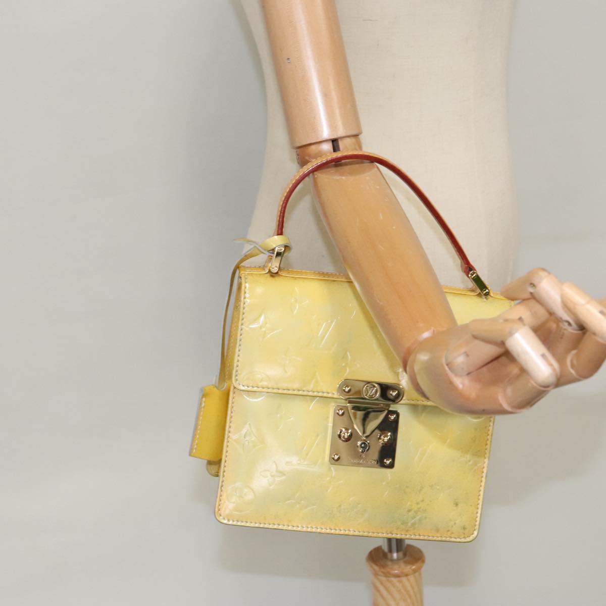 Louis Vuitton Spring Street Yellow Patent Leather Handbag (Pre-Owned)