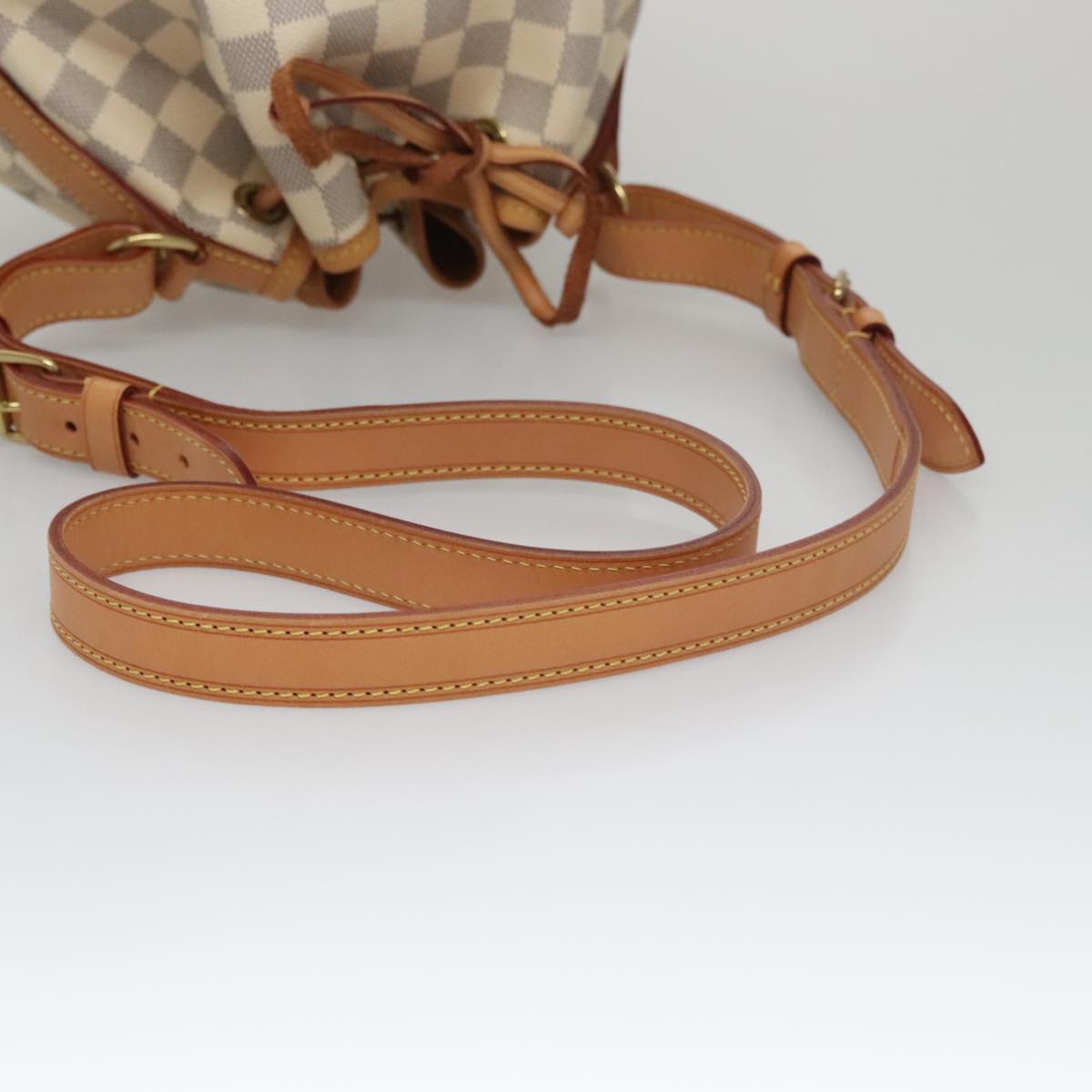 Louis Vuitton Noé Bb White Canvas Shoulder Bag (Pre-Owned)