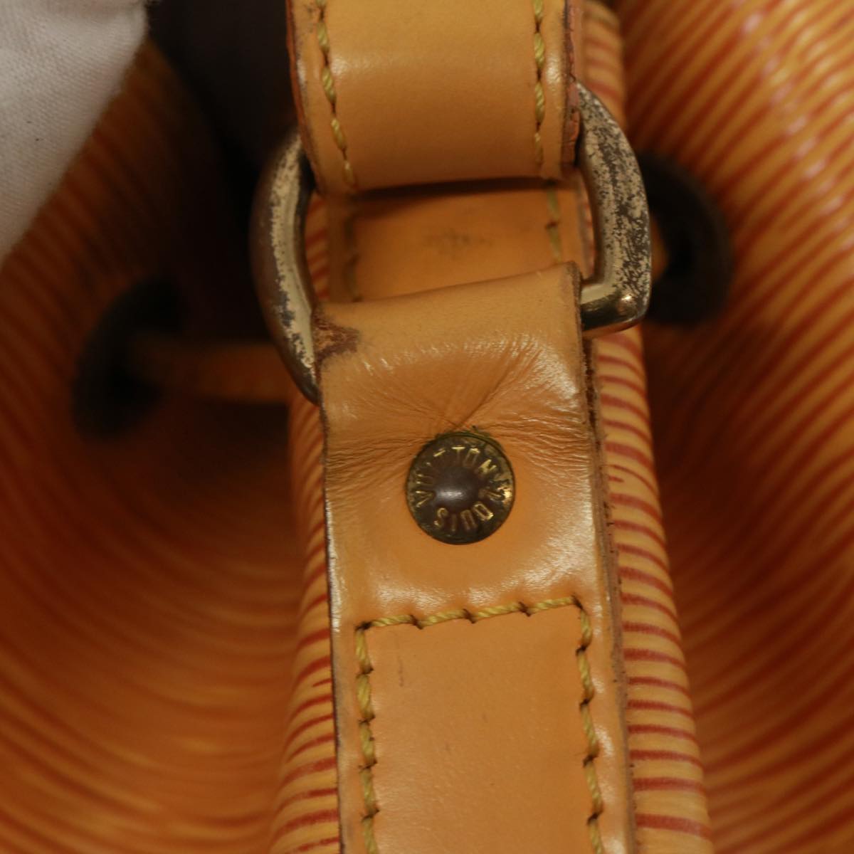 Louis Vuitton Noé Red Leather Shoulder Bag (Pre-Owned)