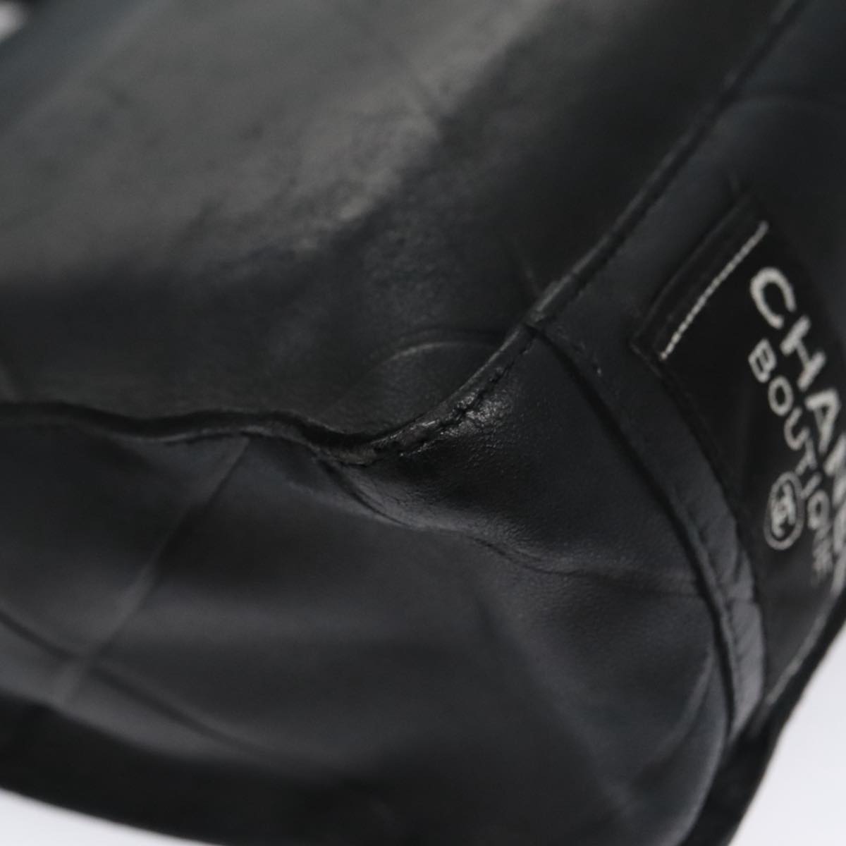 Chanel Black Leather Handbag (Pre-Owned)