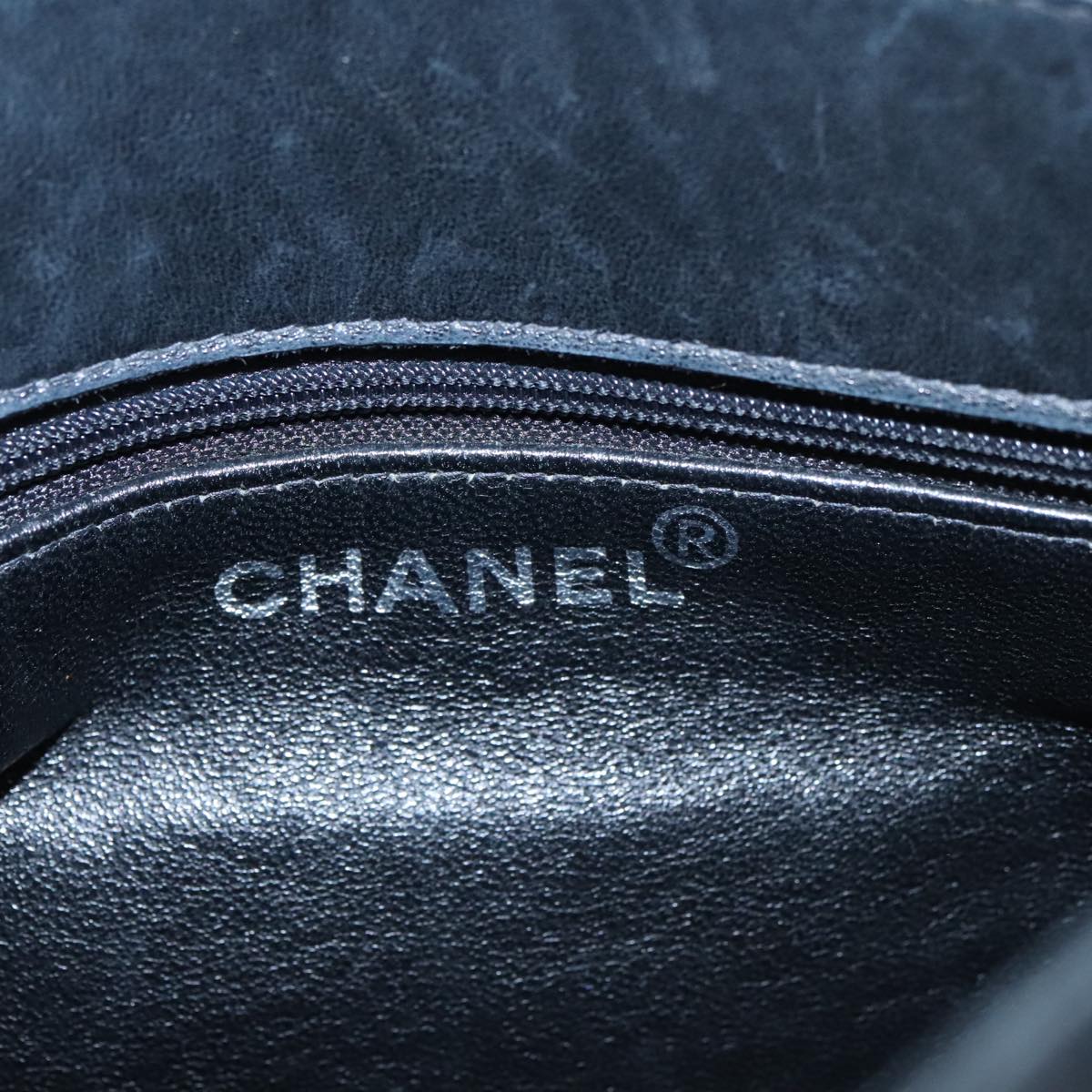 Chanel Black Leather Handbag (Pre-Owned)