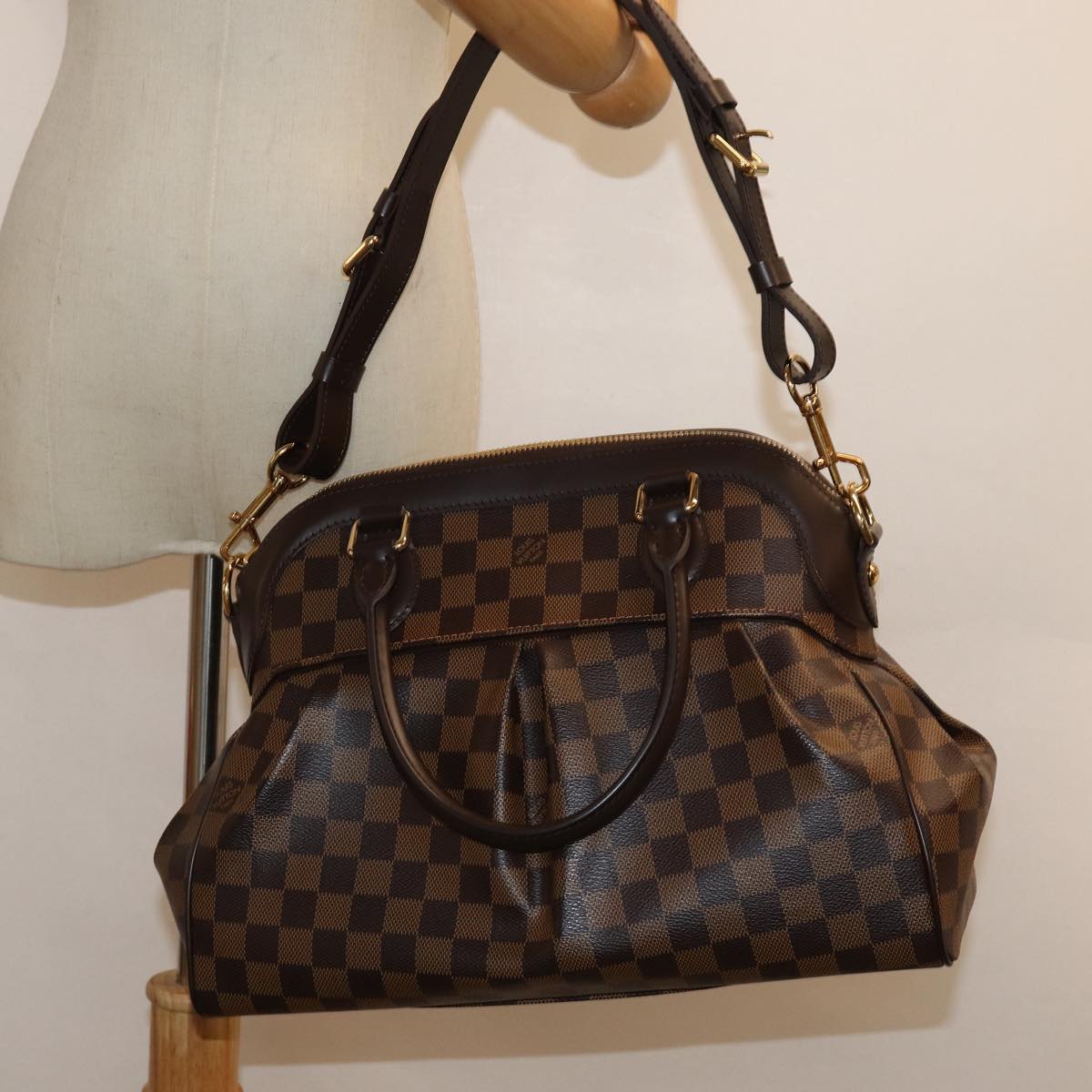 Louis Vuitton Trevi Brown Canvas Handbag (Pre-Owned)
