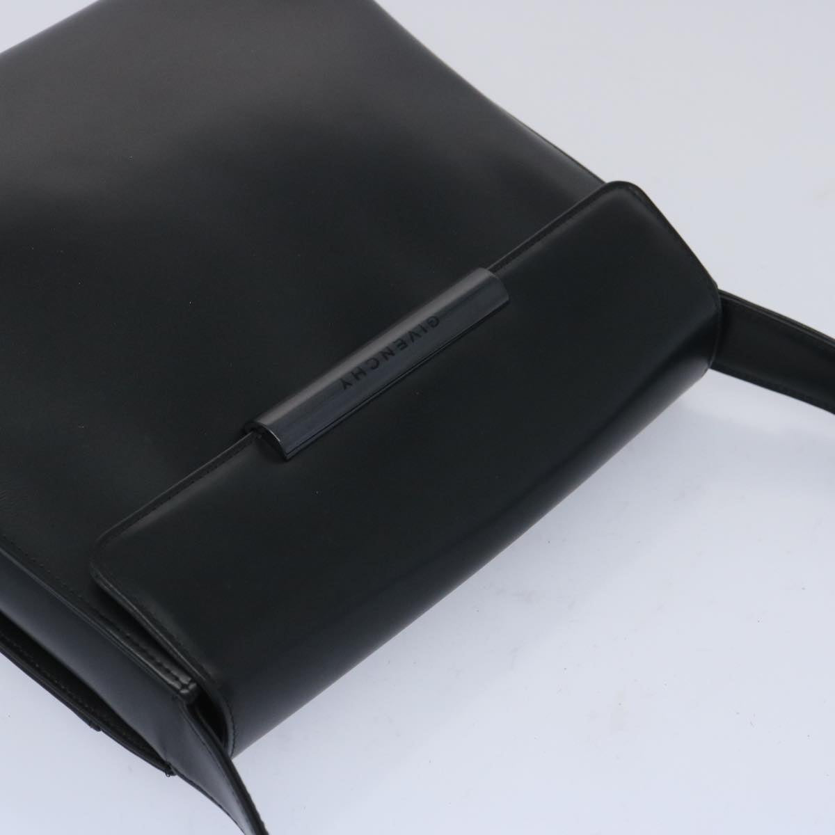 Givenchy Black Leather Shoulder Bag (Pre-Owned)