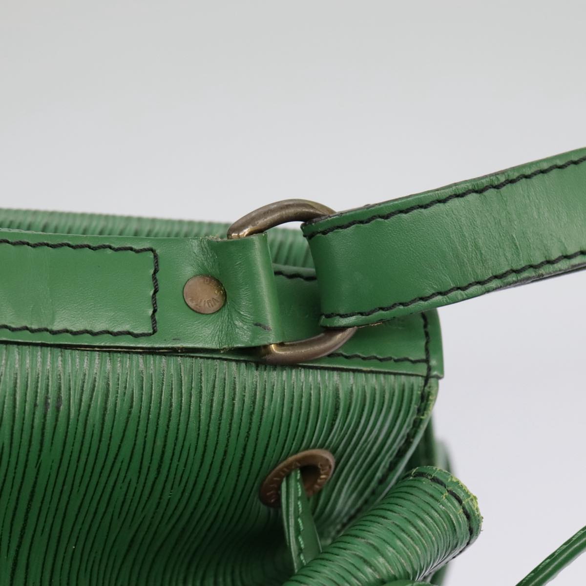 Louis Vuitton Noé Green Leather Shoulder Bag (Pre-Owned)