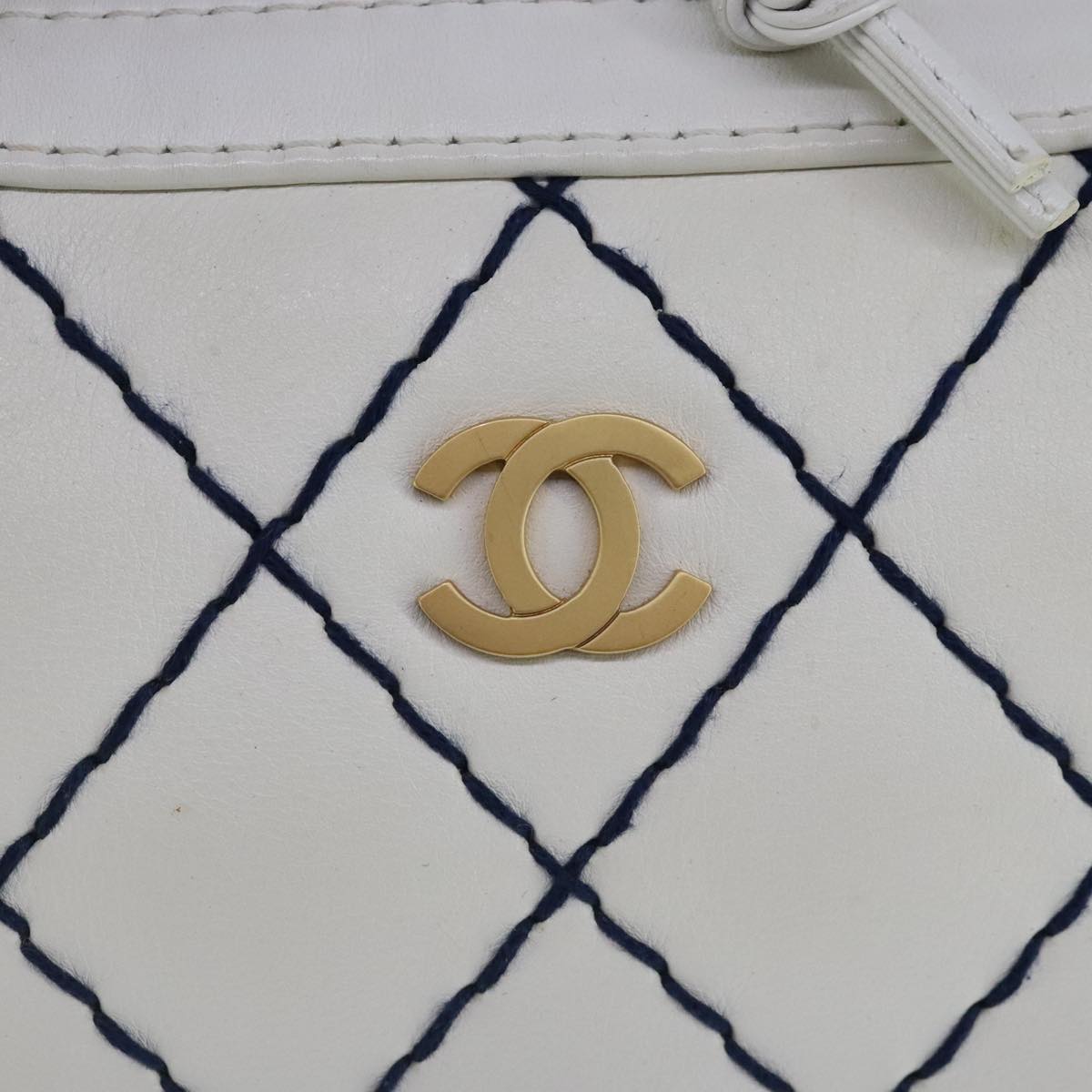 Chanel Wild Stitch White Leather Tote Bag (Pre-Owned)