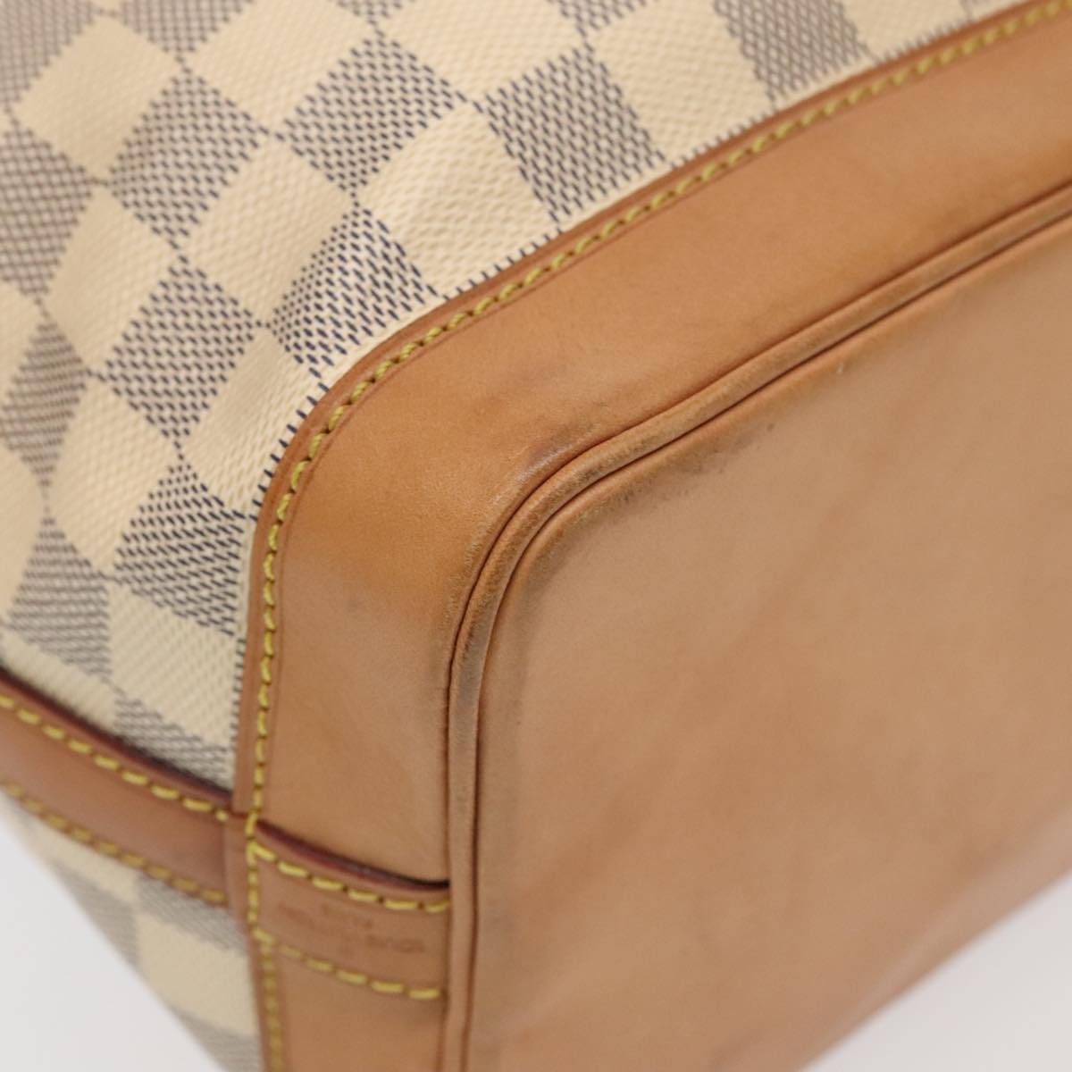 Louis Vuitton Noé Bb White Canvas Shoulder Bag (Pre-Owned)