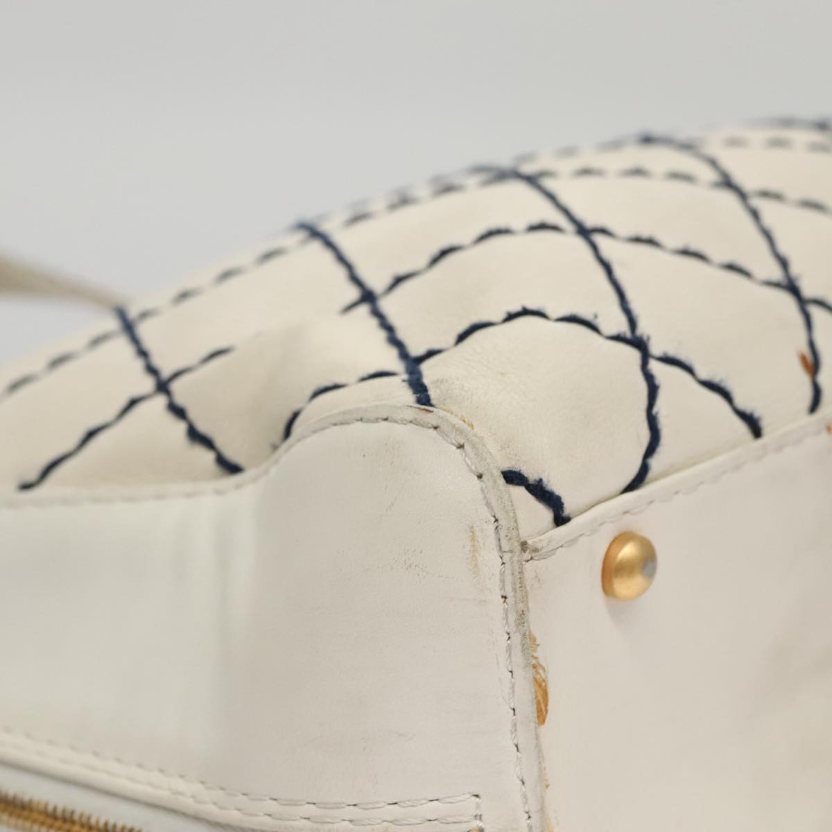 Chanel Wild Stitch White Leather Handbag (Pre-Owned)