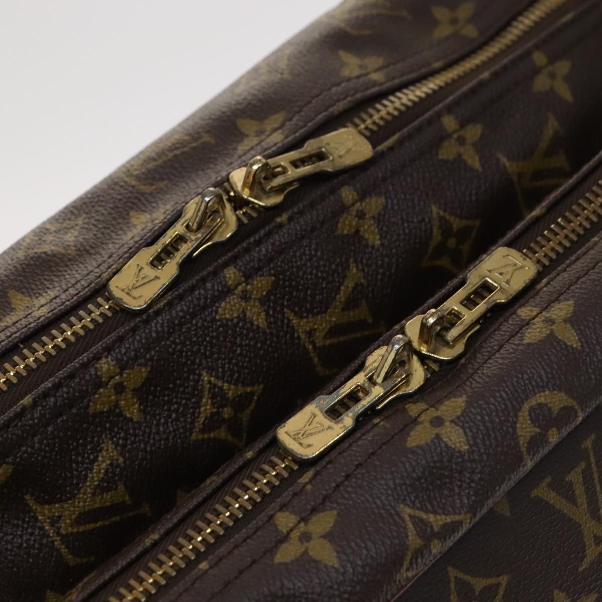 Louis Vuitton Sirius Brown Canvas Travel Bag (Pre-Owned)