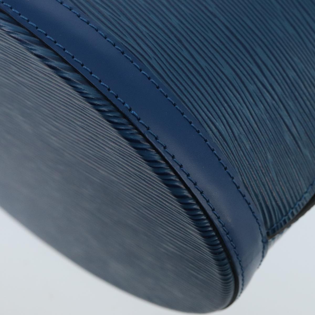 Louis Vuitton Cluny Blue Leather Shoulder Bag (Pre-Owned)